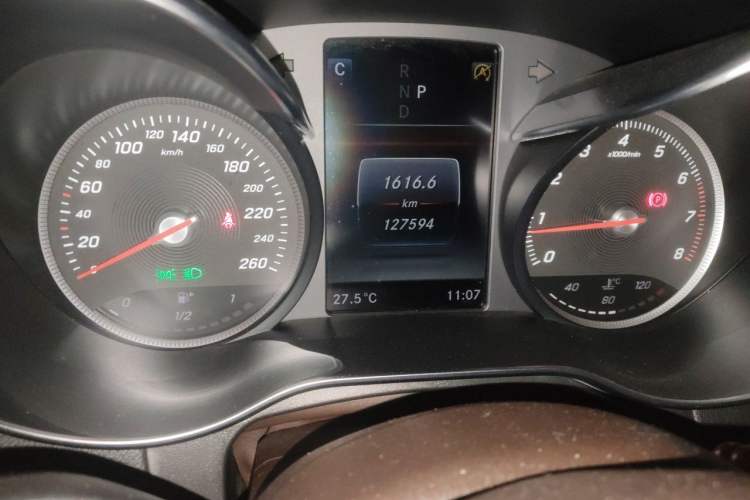 Used Mercedes-Benz GLC 2019 Facelift GLC 260 L 4MATIC Luxury Model Odometer Close Up