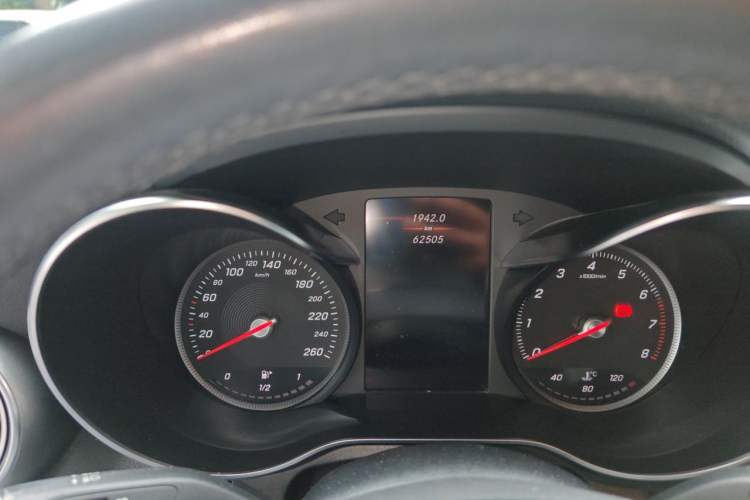 Used Mercedes-Benz GLC 2019 GLC 300 L 4MATIC Dynamic Model Odometer Close Up