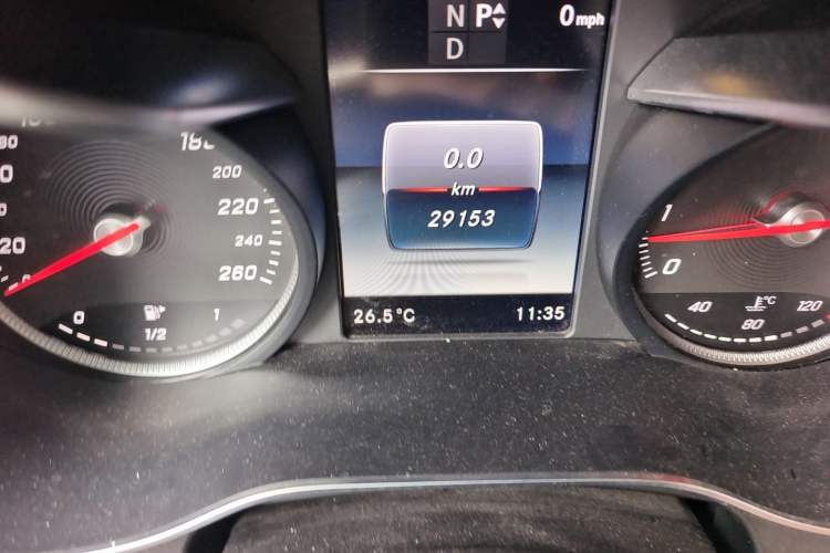 Used Mercedes-Benz GLC 2019 GLC 260 L 4MATIC Dynamic Model Odometer Close Up