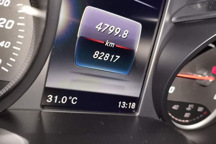 Used Mercedes-Benz GLC 2019 GLC 260 L 4MATIC Dynamic Model Odometer Close Up