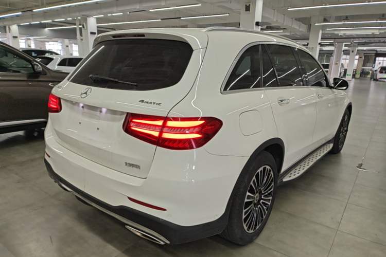 Used Mercedes-Benz GLC 2019 GLC 260 L 4MATIC Dynamic Model Rear Right 45 Deg