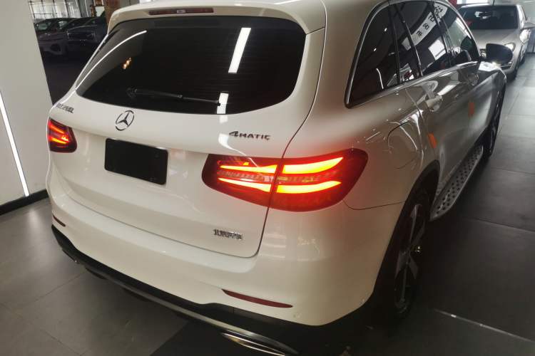 Used Mercedes-Benz GLC 2019 GLC 260 4MATIC Luxury Model Rear Right 45 Deg
