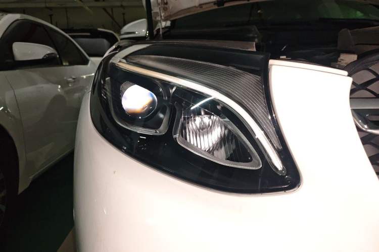 Used Mercedes-Benz GLC 2019 GLC 260 L 4MATIC Luxury Model Right Front Headlight