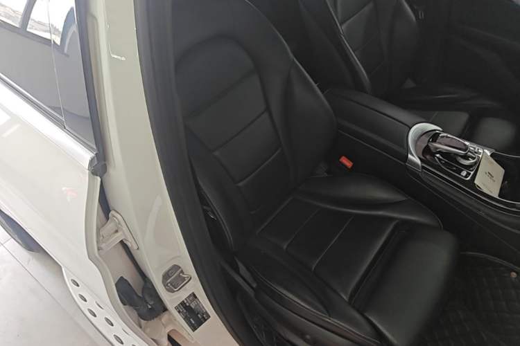 Used Mercedes-Benz GLC 2019 GLC 260 L 4MATIC Dynamic Model Right Front Seat