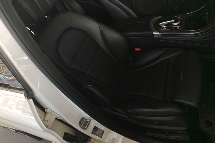 Used Mercedes-Benz GLC 2019 GLC 300 L 4MATIC Dynamic Model Right Front Seat