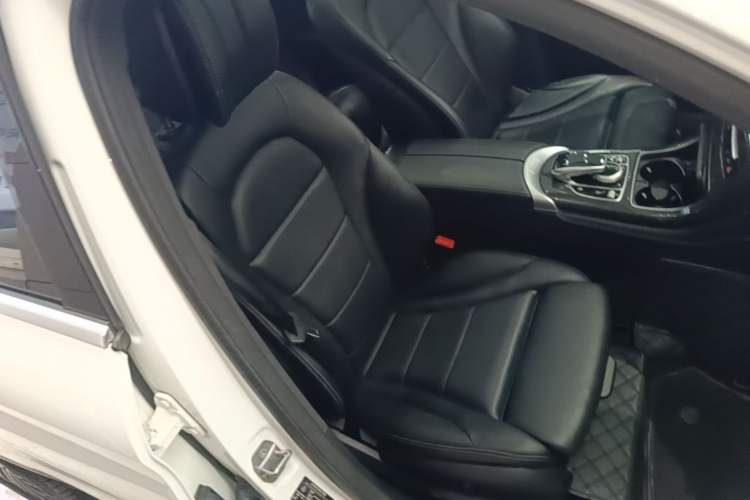 Used Mercedes-Benz GLC 2019 GLC 260 L 4MATIC Dynamic Model Right Front Seat