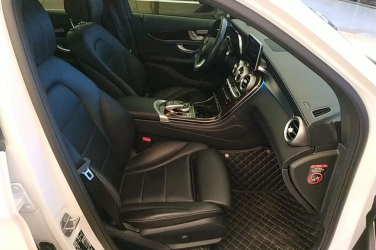 Used Mercedes-Benz GLC 2019 Facelift GLC 260 L 4MATIC Luxury Model Right Front Seat