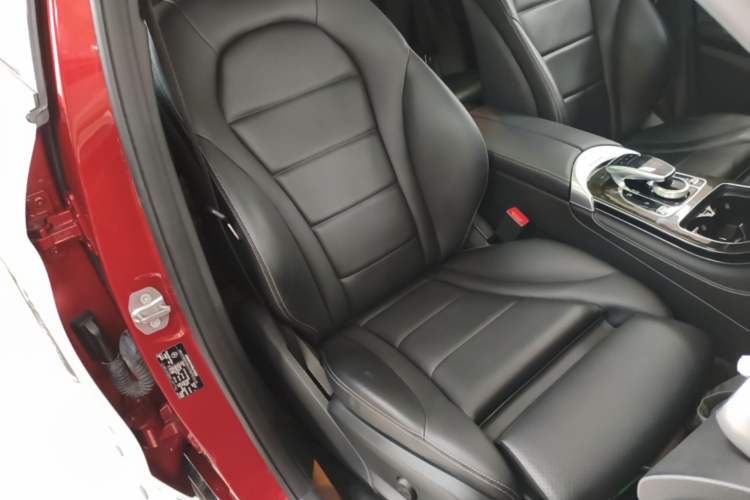 Used Mercedes-Benz GLC 2019 GLC 260 4MATIC Luxury Model Right Front Seat