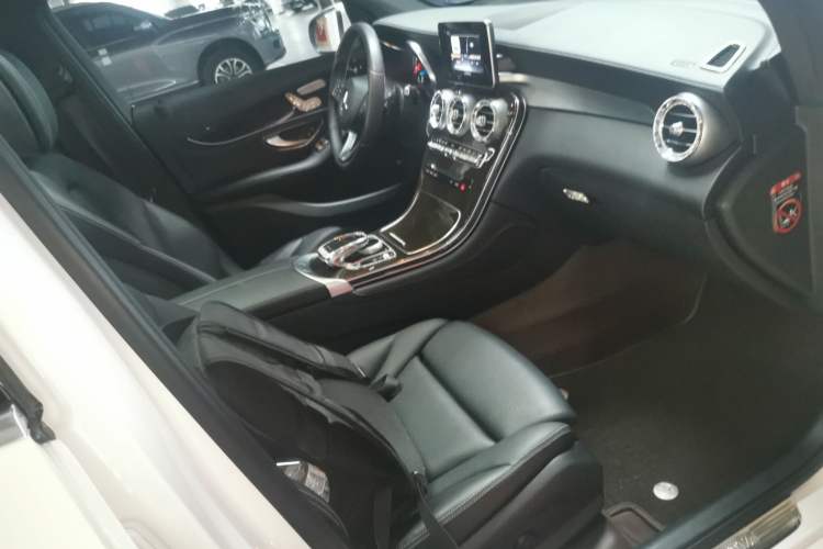 Used Mercedes-Benz GLC 2019 GLC 260 4MATIC Luxury Model Right Front Seat