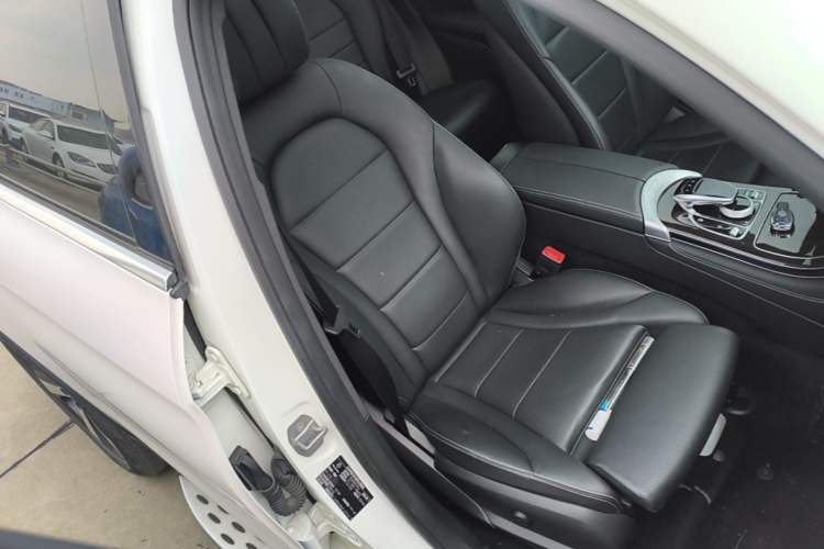 Used Mercedes-Benz GLC 2019 Facelift GLC 260 L 4MATIC Luxury Model Right Front Seat