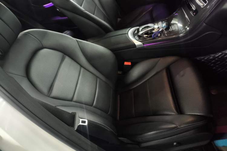 Used Mercedes-Benz GLC 2019 GLC 260 4MATIC Luxury Model Right Front Seat