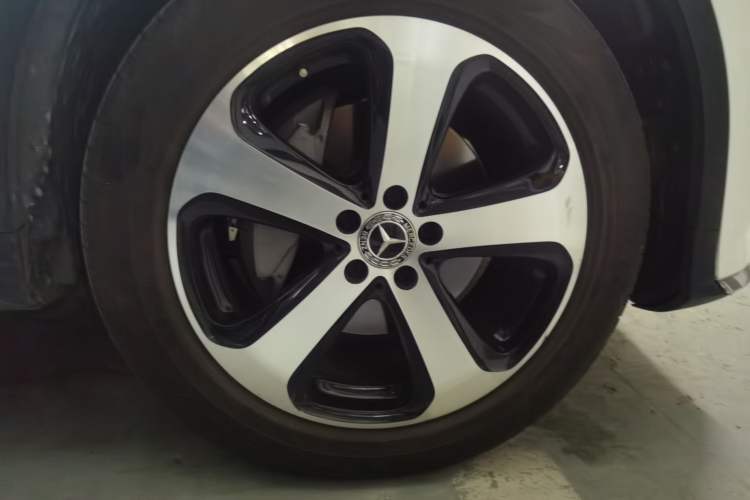Used Mercedes-Benz GLC 2019 Facelift GLC 260 L 4MATIC Luxury Model Right Front Wheel Hub