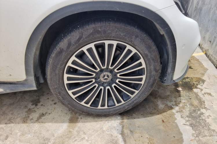 Used Mercedes-Benz GLC 2019 GLC 260 L 4MATIC Dynamic Model Right Front Wheel Hub