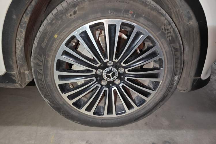 Used Mercedes-Benz GLC 2019 GLC 200 L 4MATIC Right Front Wheel Hub
