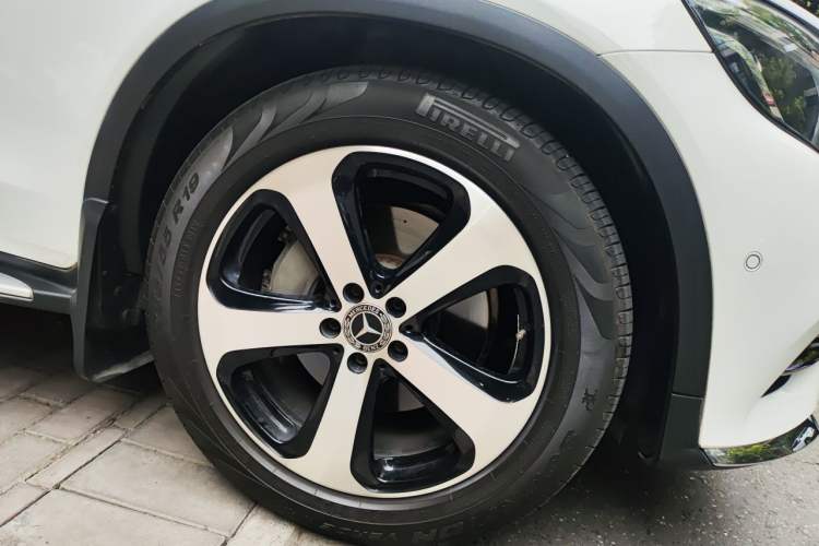 Used Mercedes-Benz GLC 2019 GLC 260 4MATIC Luxury Model Right Front Wheel Hub