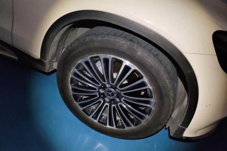Used Mercedes-Benz GLC 2019 GLC 260 L 4MATIC Dynamic Model Right Front Wheel Hub