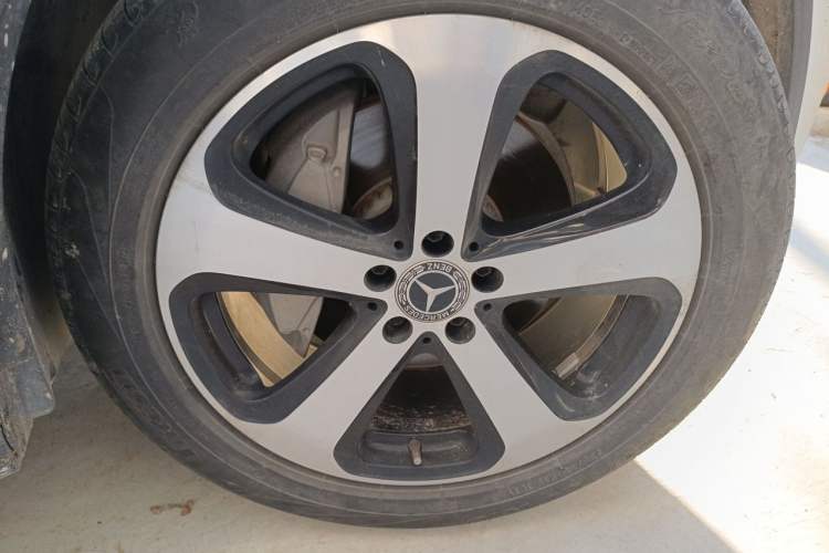Used Mercedes-Benz GLC 2019 GLC 260 4MATIC Luxury Model Right Front Wheel Hub