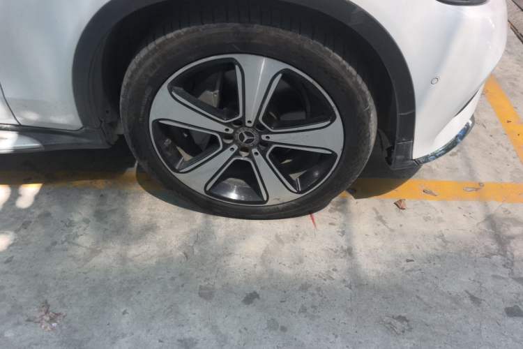Used Mercedes-Benz GLC 2019 Refreshed GLC 300 L 4MATIC Dynamic Edition Right Front Wheel Hub