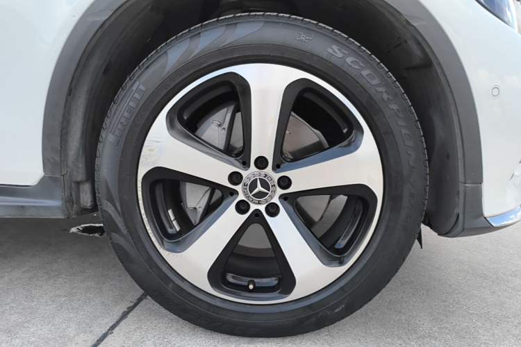 Used Mercedes-Benz GLC 2019 Facelift GLC 260 L 4MATIC Luxury Model Right Front Wheel Hub