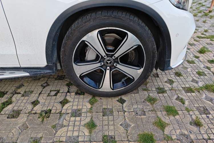 Used Mercedes-Benz GLC 2019 GLC 300 L 4MATIC Dynamic Model Right Front Wheel Hub