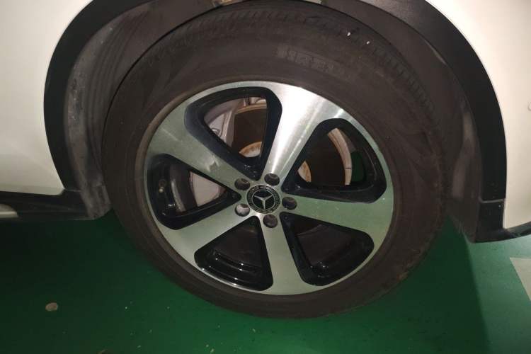 Used Mercedes-Benz GLC 2019 GLC 260 L 4MATIC Luxury Model Right Front Wheel Hub