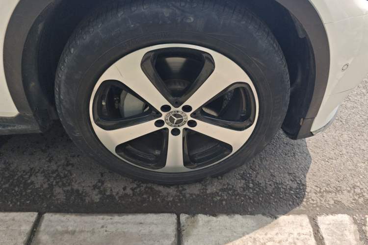 Used Mercedes-Benz GLC 2019 Facelift GLC 260 L 4MATIC Luxury Model Right Front Wheel Hub