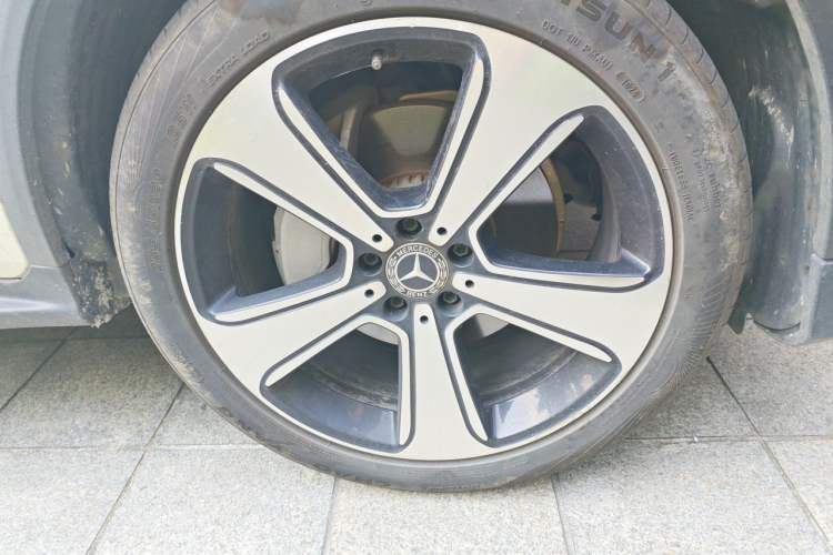 Used Mercedes-Benz GLC 2019 Refreshed GLC 300 L 4MATIC Dynamic Edition Right Front Wheel Hub