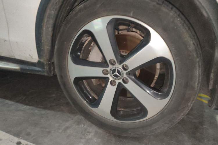Used Mercedes-Benz GLC 2019 GLC 260 4MATIC Luxury Model Right Front Wheel Hub