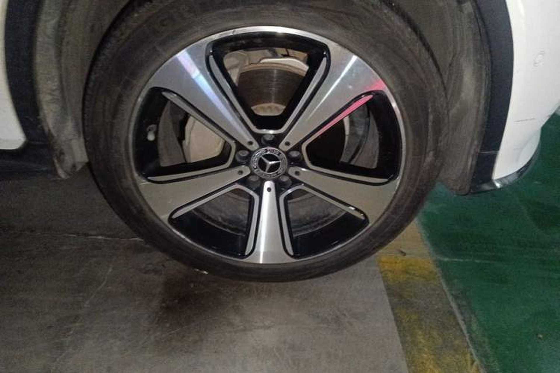 Used Mercedes-Benz GLC 2019 GLC 300 L 4MATIC Luxury Model Right Front Wheel Hub