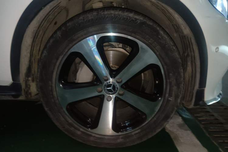 Used Mercedes-Benz GLC 2019 GLC 260 L 4MATIC Luxury Model Right Front Wheel Hub