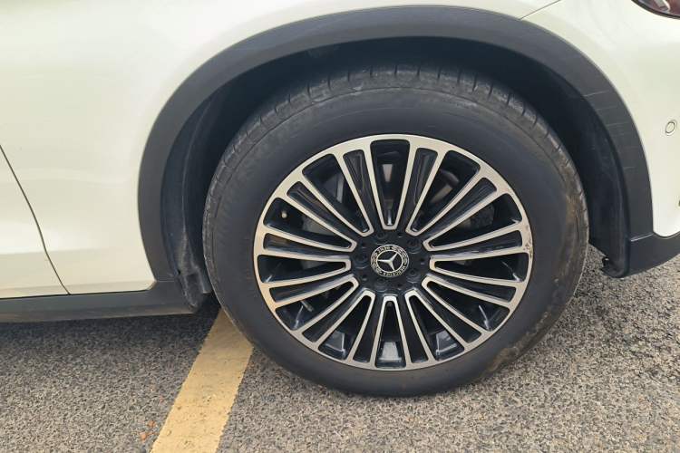 Used Mercedes-Benz GLC 2019 GLC 200 L 4MATIC Right Front Wheel Hub