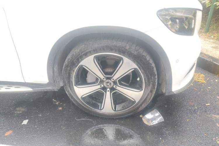 Used Mercedes-Benz GLC 2019 GLC 300 L 4MATIC Dynamic Model Right Front Wheel Hub