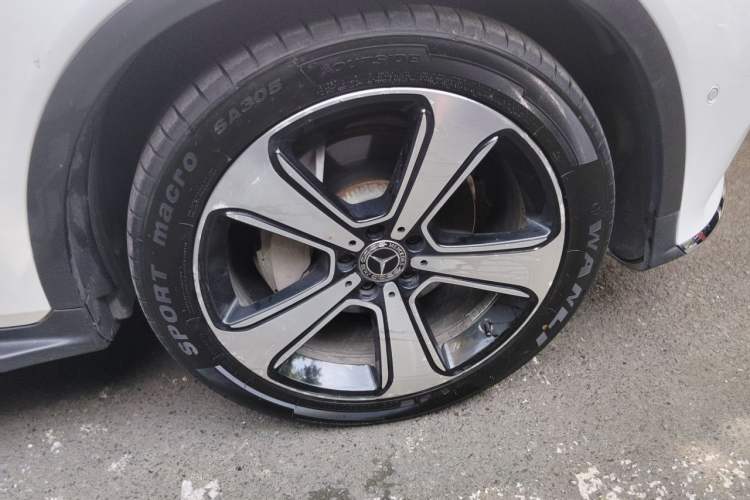 Used Mercedes-Benz GLC 2019 GLC 300 L 4MATIC Dynamic Model Right Front Wheel Hub