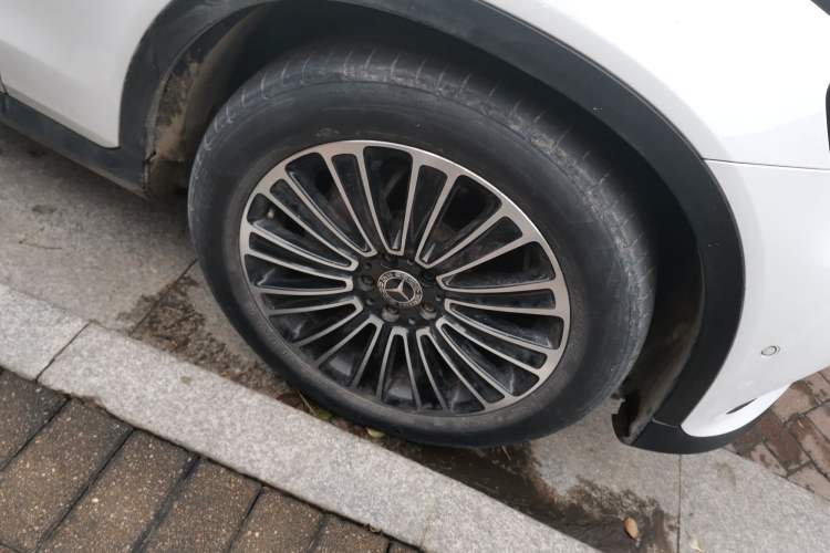 Used Mercedes-Benz GLC 2019 GLC 200 L 4MATIC Right Front Wheel Hub