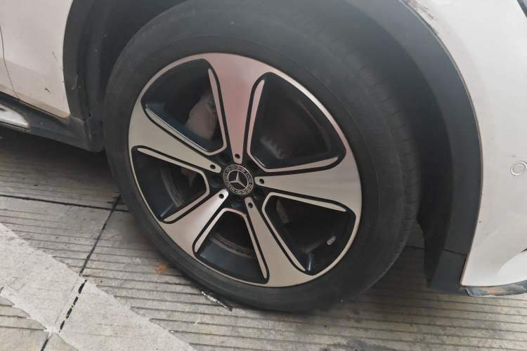 Used Mercedes-Benz GLC 2019 GLC 300 L 4MATIC Dynamic Model Right Front Wheel Hub