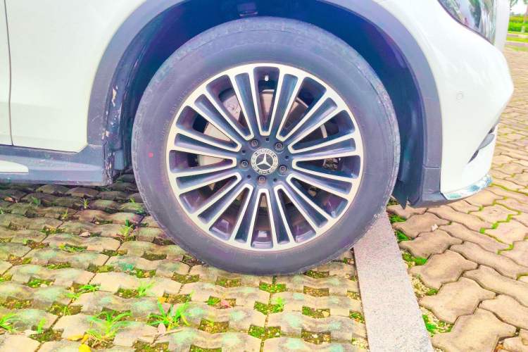 Used Mercedes-Benz GLC 2019 GLC 260 4MATIC Dynamic Edition Right Front Wheel Hub