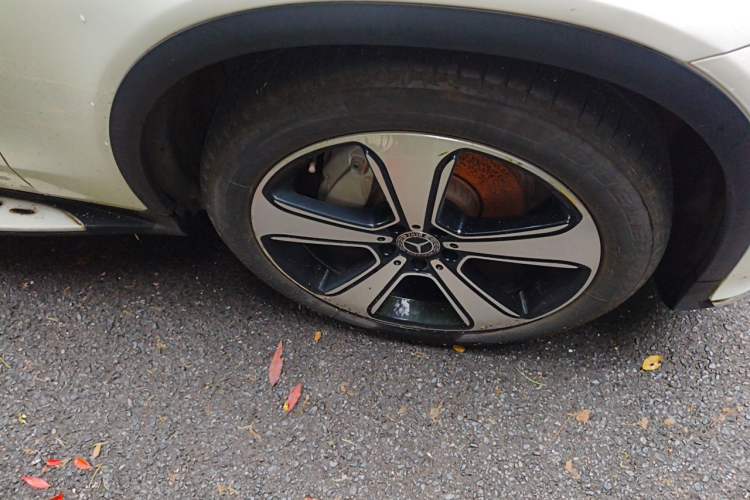 Used Mercedes-Benz GLC 2019 GLC 300 L 4MATIC Dynamic Model Right Front Wheel Hub