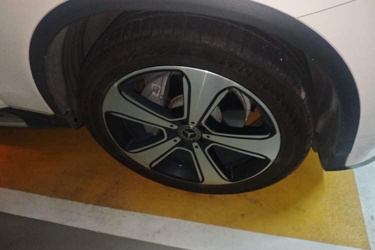 Used Mercedes-Benz GLC 2019 GLC 300 L 4MATIC Dynamic Model Right Front Wheel Hub