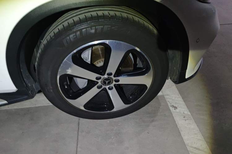 Used Mercedes-Benz GLC 2019 GLC 260 4MATIC Luxury Model Right Front Wheel Hub