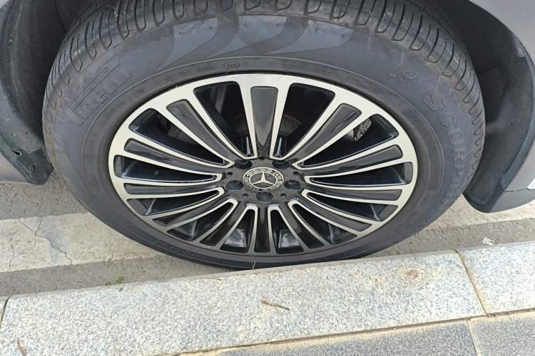 Used Mercedes-Benz GLC 2019 GLC 200 L 4MATIC Right Front Wheel Hub
