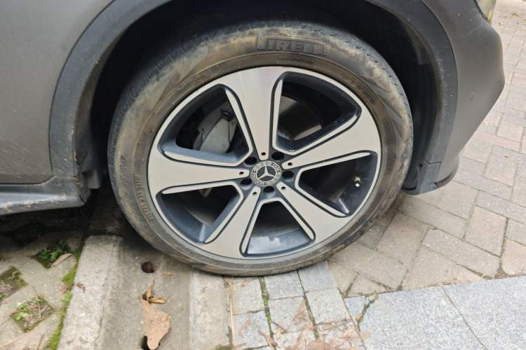 Used Mercedes-Benz GLC 2019 GLC 300 L 4MATIC Dynamic Model Right Front Wheel Hub