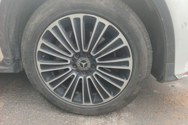 Used Mercedes-Benz GLC 2019 GLC 260 L 4MATIC Luxury Model Right Front Wheel Hub