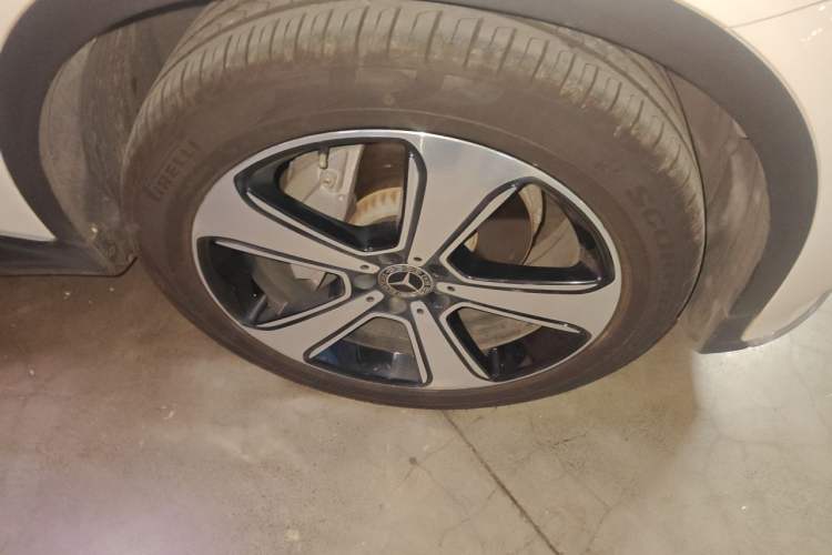 Used Mercedes-Benz GLC 2019 GLC 300 L 4MATIC Dynamic Model Right Front Wheel Hub