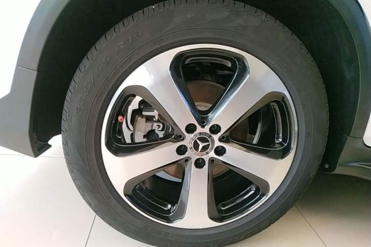 Used Mercedes-Benz GLC 2019 Facelift GLC 260 L 4MATIC Luxury Model Right Rear Wheel Hub