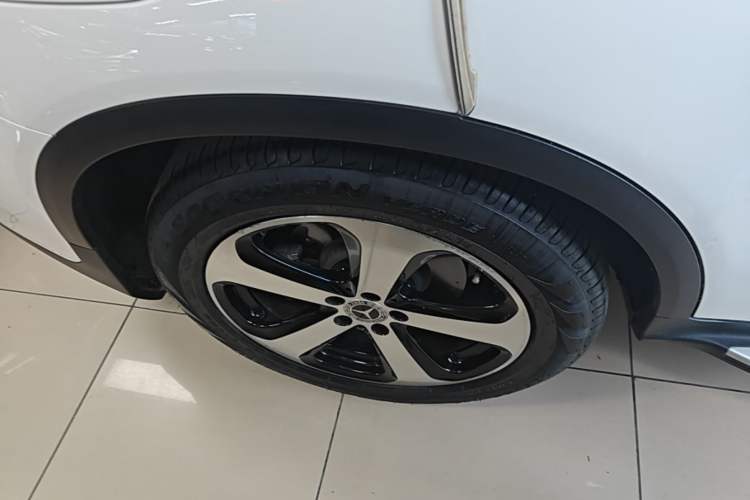 Used Mercedes-Benz GLC 2019 Facelift GLC 260 L 4MATIC Luxury Model Right Rear Wheel Hub