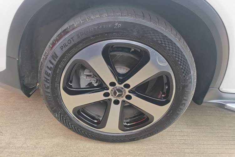 Used Mercedes-Benz GLC 2019 Facelift GLC 260 L 4MATIC Luxury Model Right Rear Wheel Hub