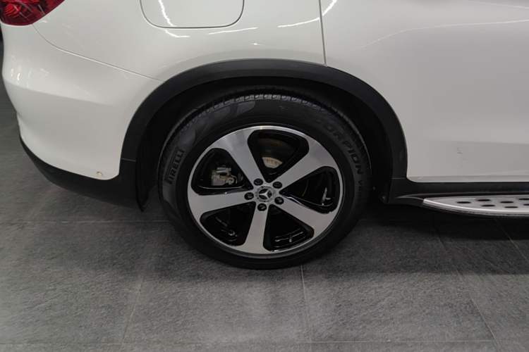 Used Mercedes-Benz GLC 2019 Facelift GLC 260 L 4MATIC Luxury Model Right Rear Wheel Hub