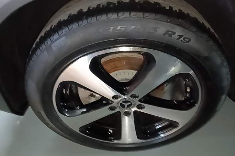 Used Mercedes-Benz GLC 2019 GLC 260 4MATIC Luxury Model Right Rear Wheel Hub