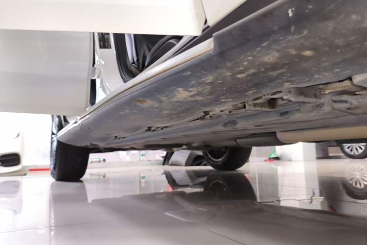 Used Mercedes-Benz GLC 2019 GLC 200 L 4MATIC Right Side Sill