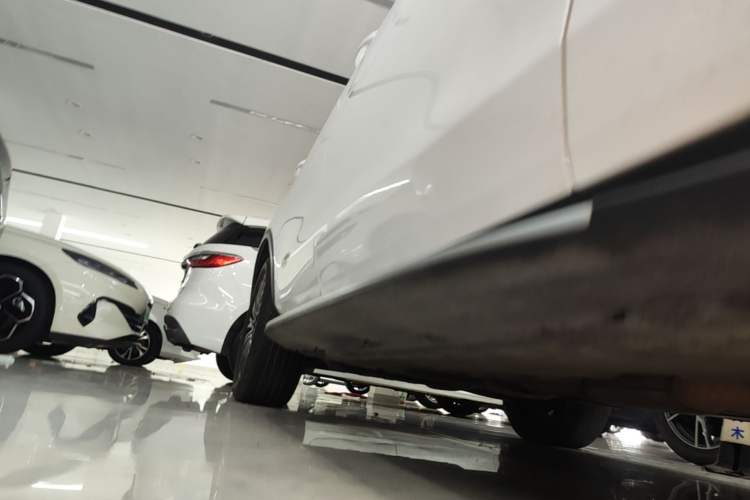 Used Mercedes-Benz GLC 2019 GLC 260 L 4MATIC Dynamic Model Right Side Sill